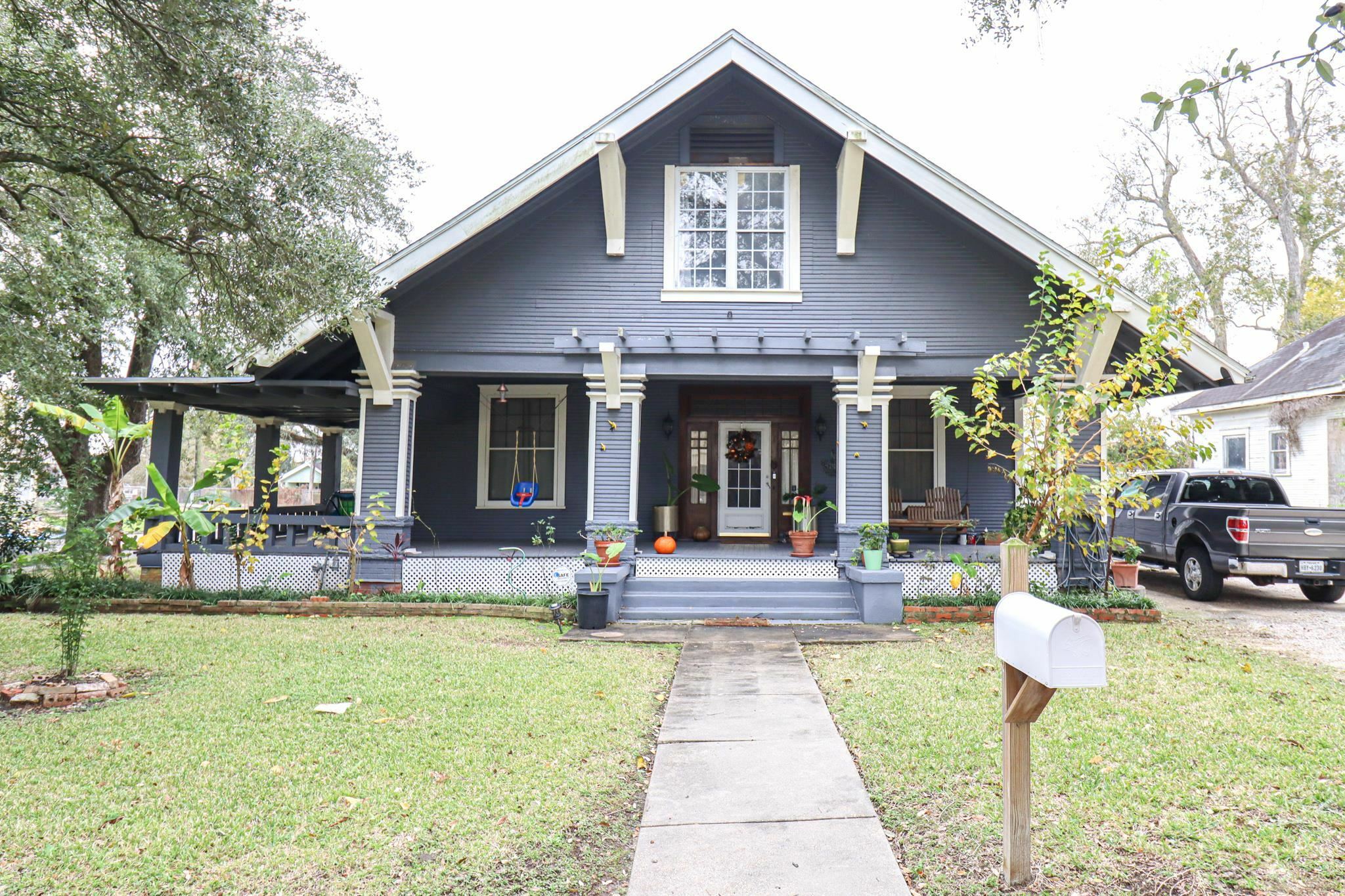 Property Photo:  2105 Liberty Ave  TX 77701 