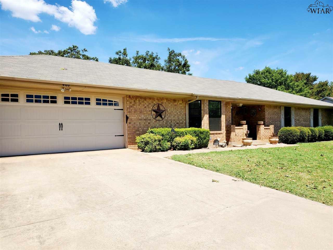 Property Photo:  400 Clipper Lane  TX 76308 