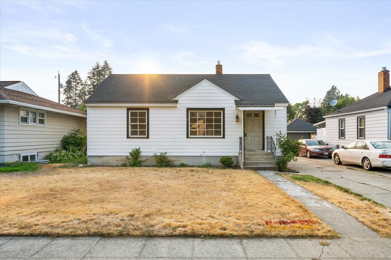 Property Photo:  5003 N Hawthorne St  WA 99205 