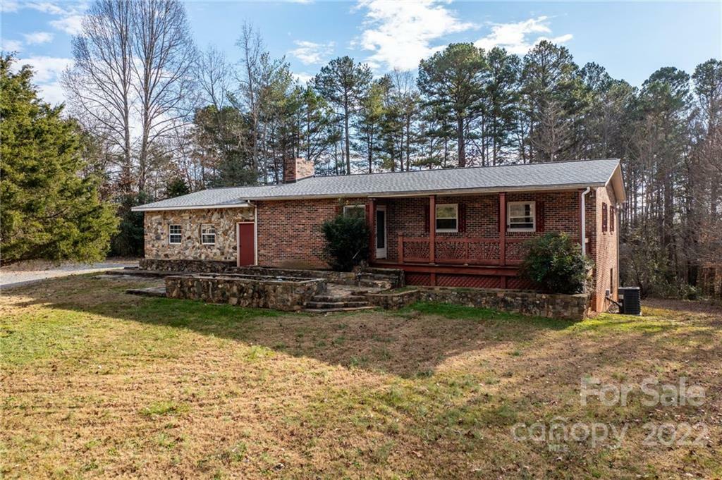 Property Photo:  105 Howell Street  NC 28601 