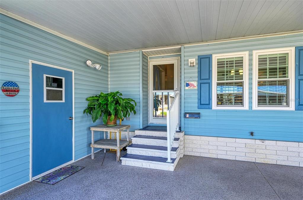 Property Photo: 9012 28th Avenue Drive E FL 34221