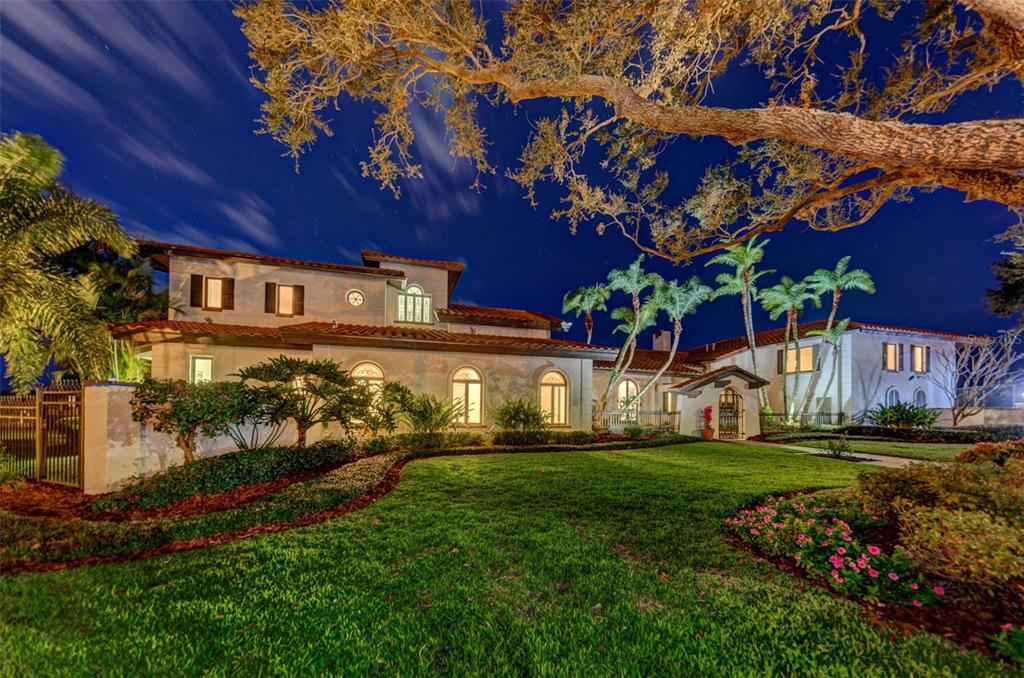 Property Photo: 512 Driftwood Circle FL 34683