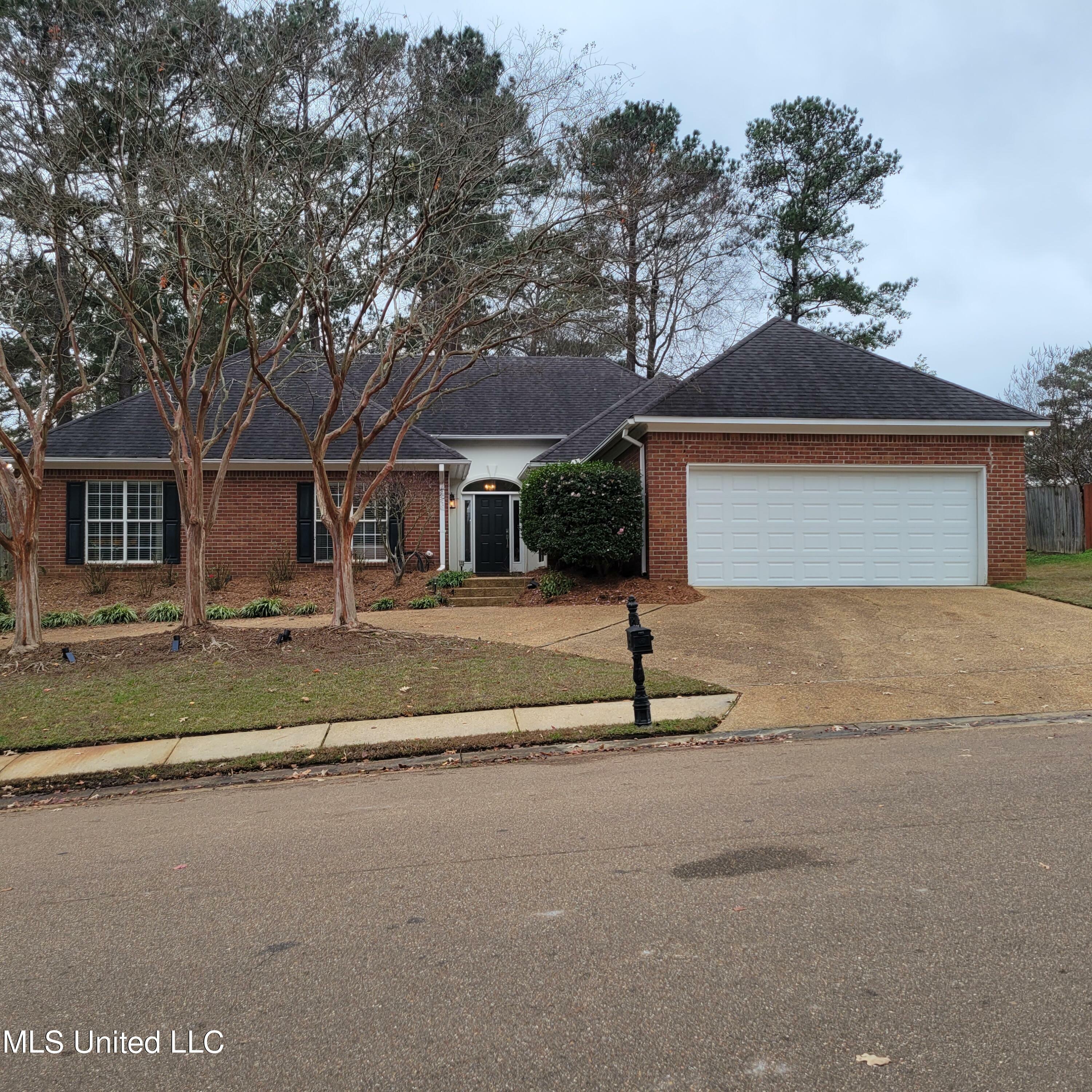 Property Photo:  721 Woodgate Drive  MS 39110 