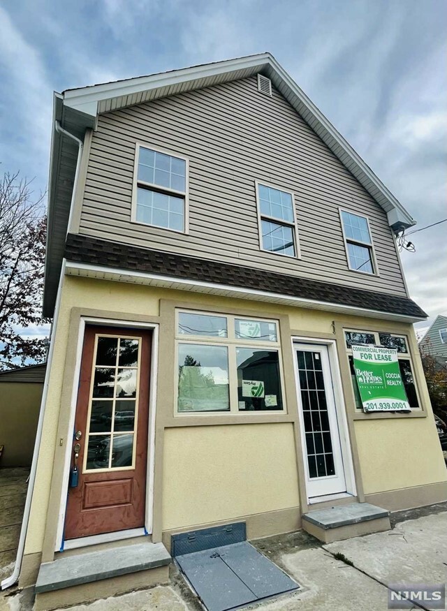 Property Photo:  171 Hathaway Street 2nd Floor  NJ 07057 