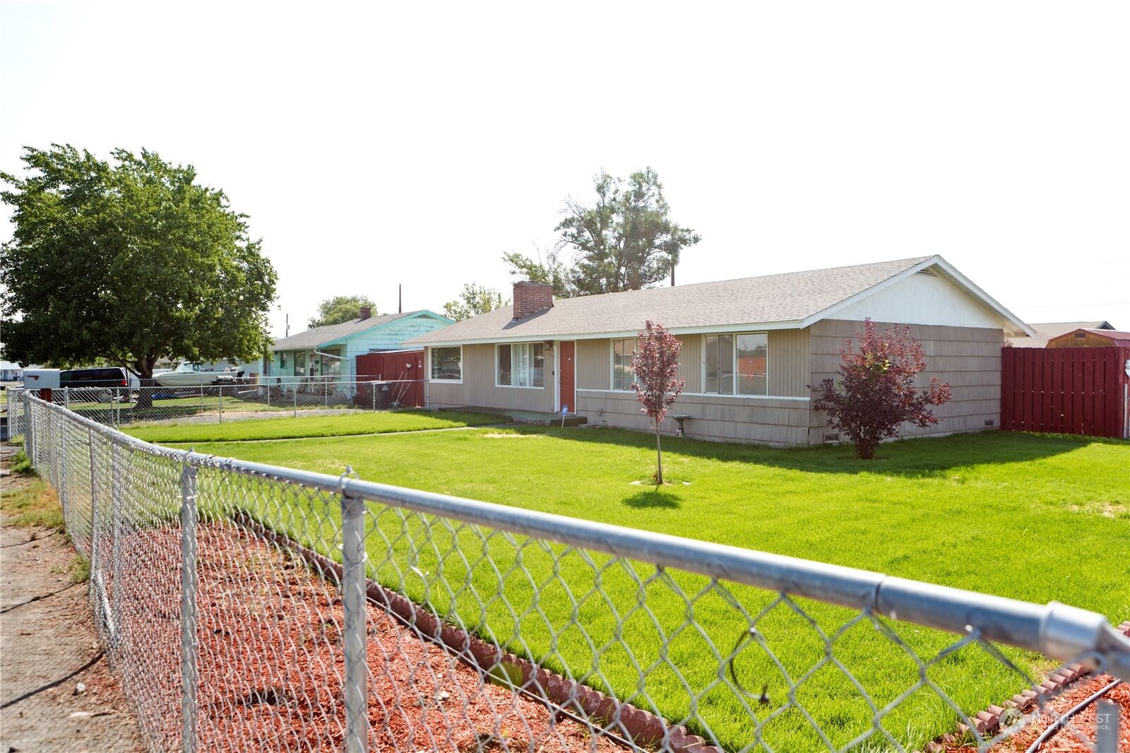 Property Photo:  305 N Earl Road  WA 98837 