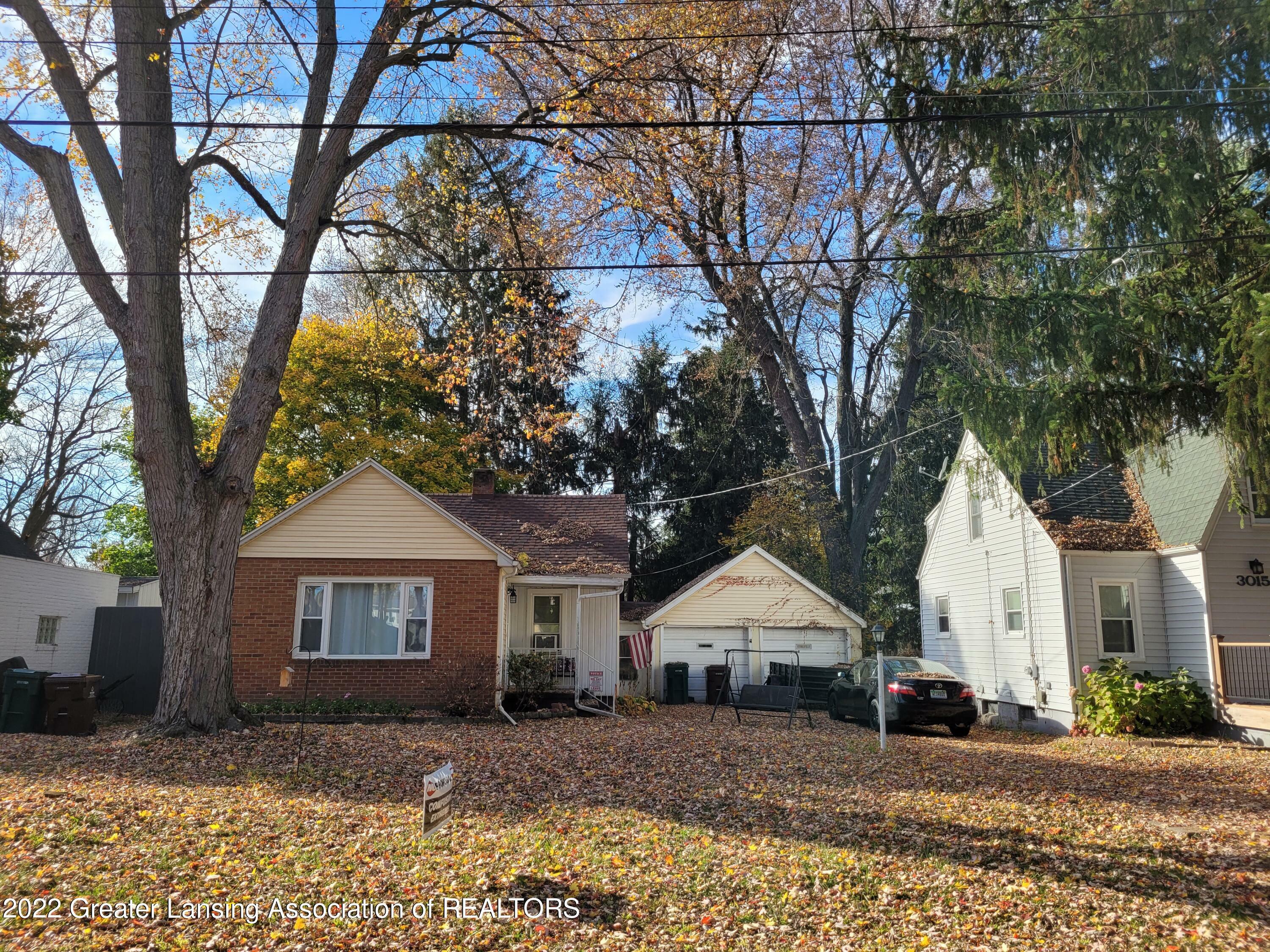 Property Photo:  3011 Greenoak Avenue  MI 48906 