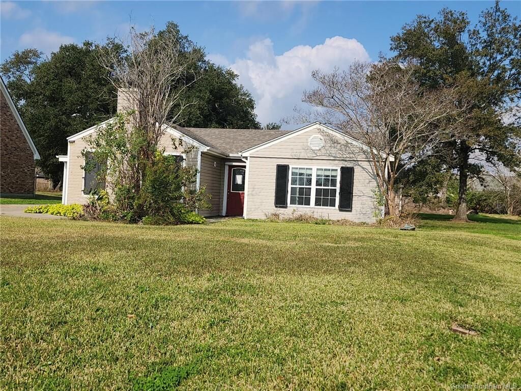 Property Photo:  806 Holly Street  LA 70601