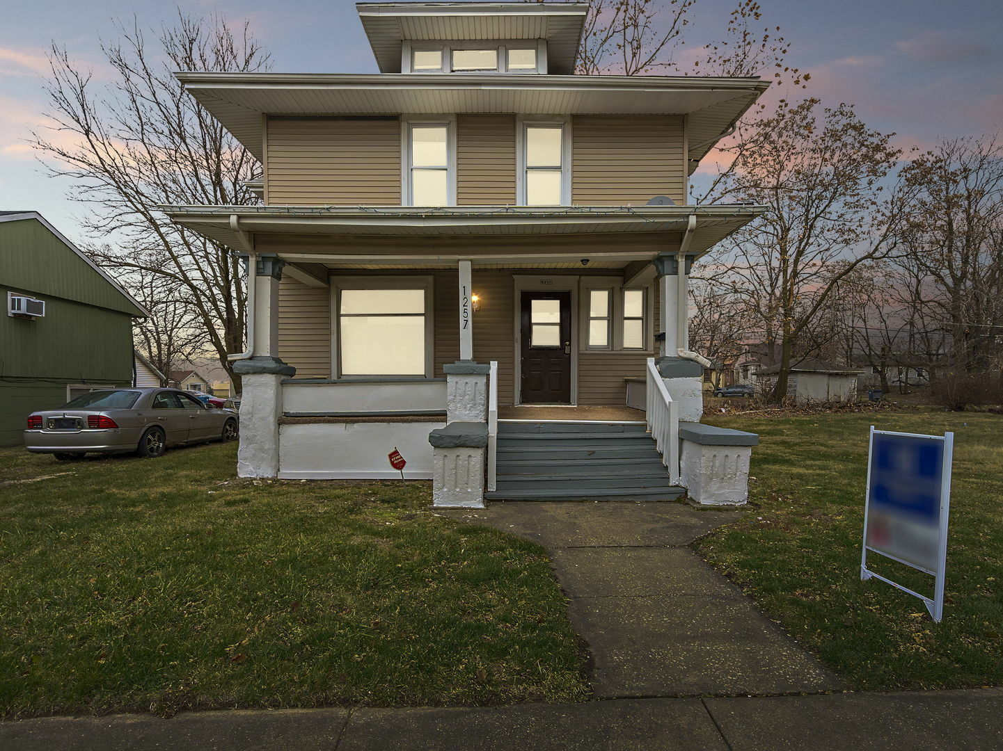 Property Photo:  1257 E Oak Street  IL 60901 