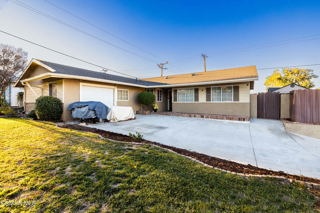 Property Photo:  2899 Royal Avenue  CA 93065 