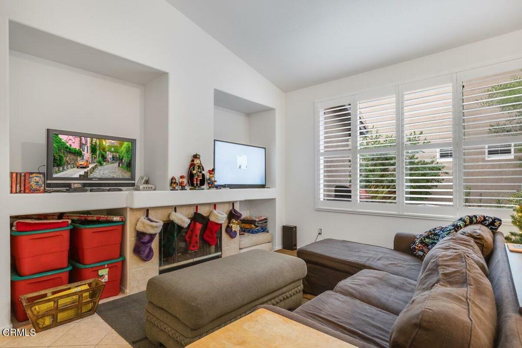 Property Photo:  320 W Shoshone Street  CA 93001 