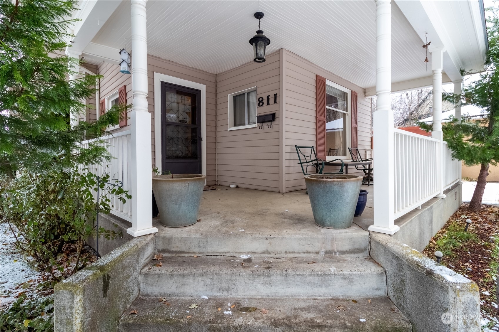 Property Photo:  811 Alvarado Terrace  WA 99362 