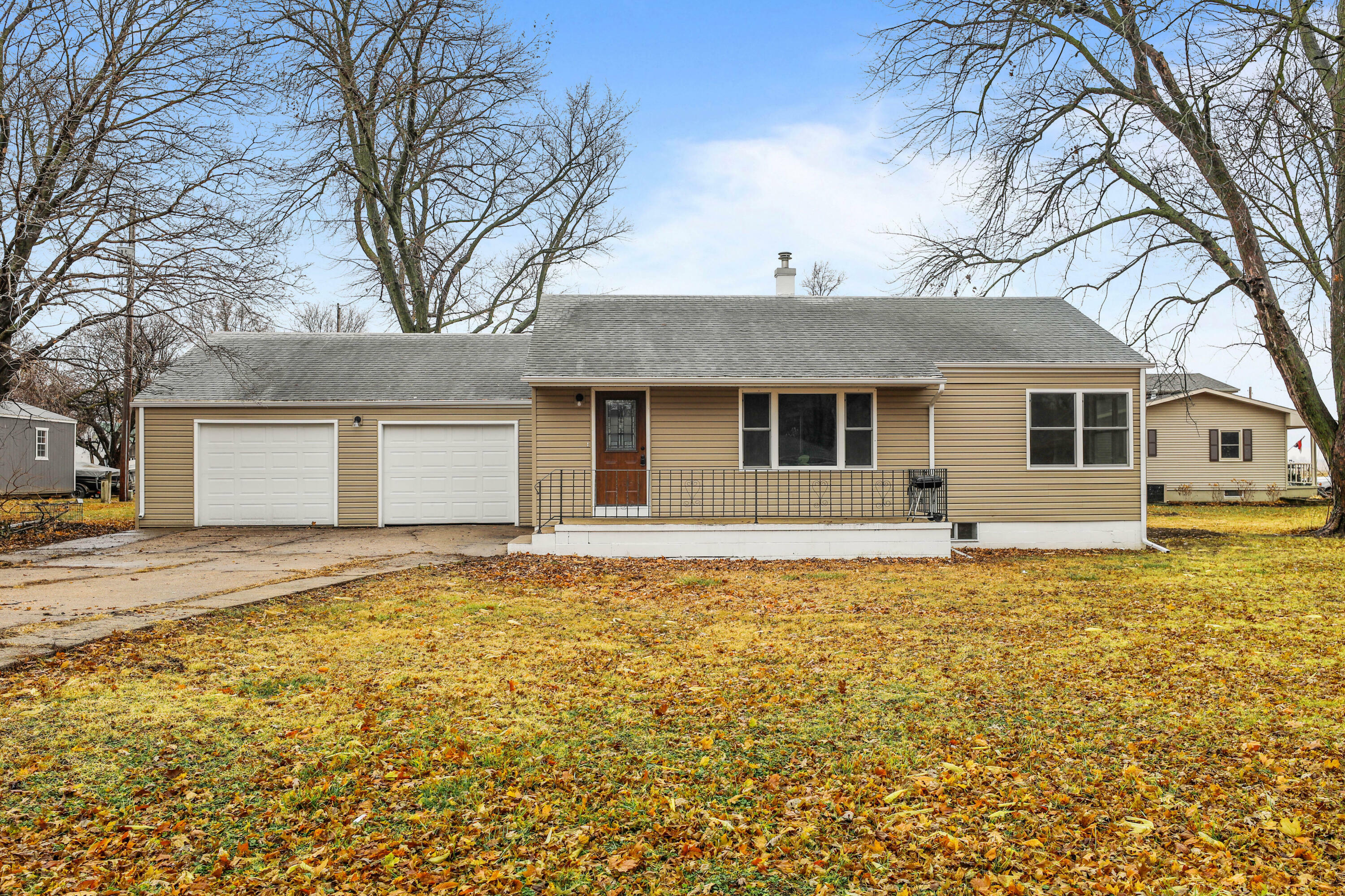 Property Photo:  102 Wilkes  Street  IA 51639 