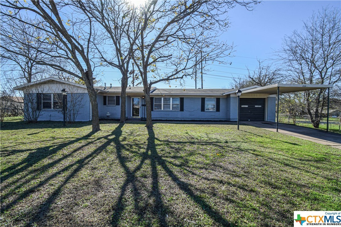 Property Photo:  203 Currie Avenue  TX 76541 