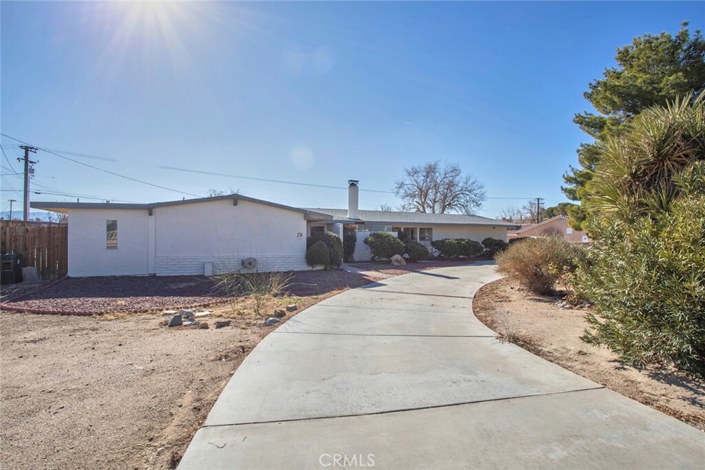 Property Photo:  19691 Tomahawk Road  CA 92307 