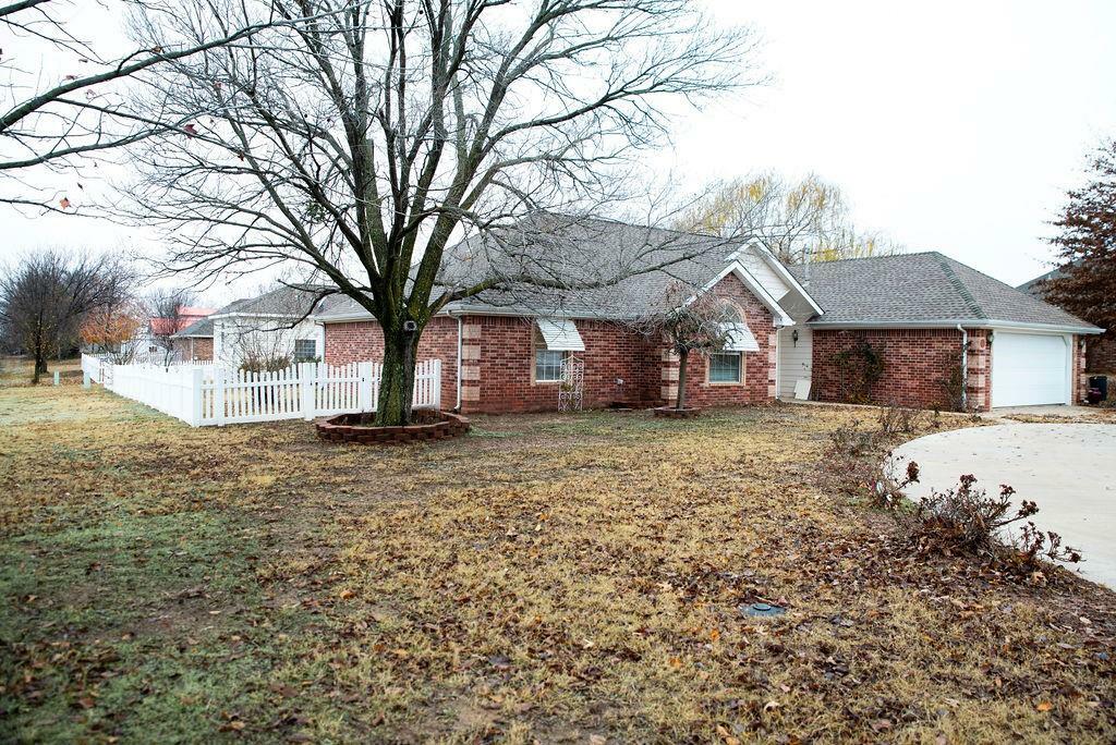 Property Photo: 1801 N Brunson Avenue OK 74864