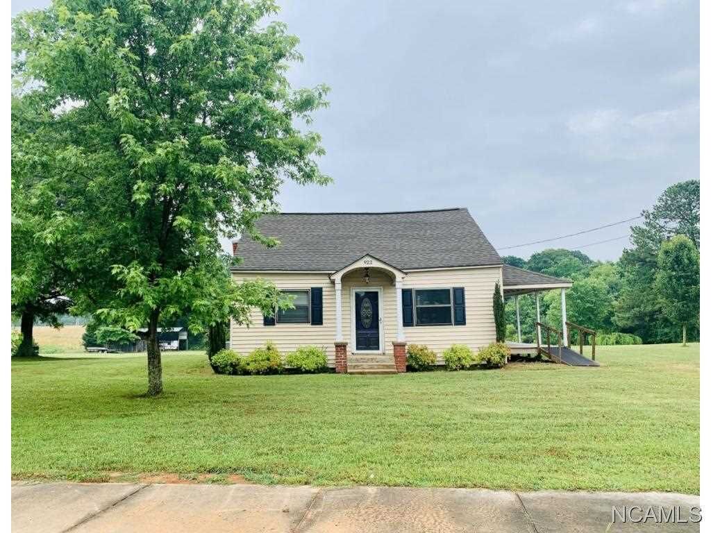Property Photo: 922 Wesley Ave AL 35058