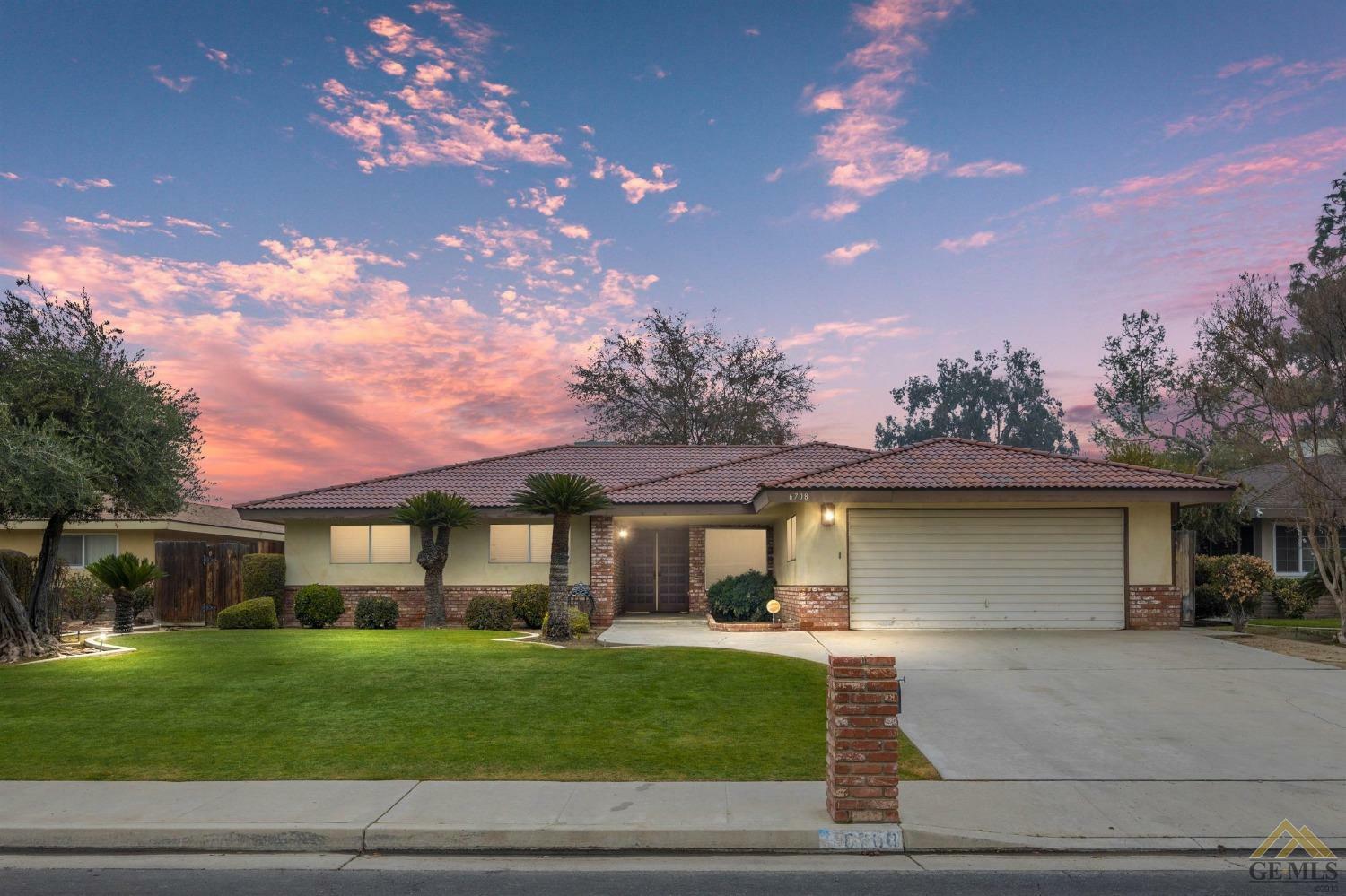 Property Photo:  6708 Bridgeport Lane  CA 93309 