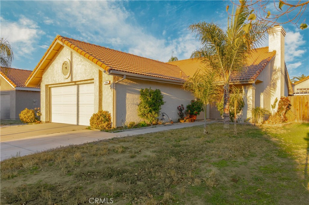 Property Photo:  1006 Merced Way  CA 92545 