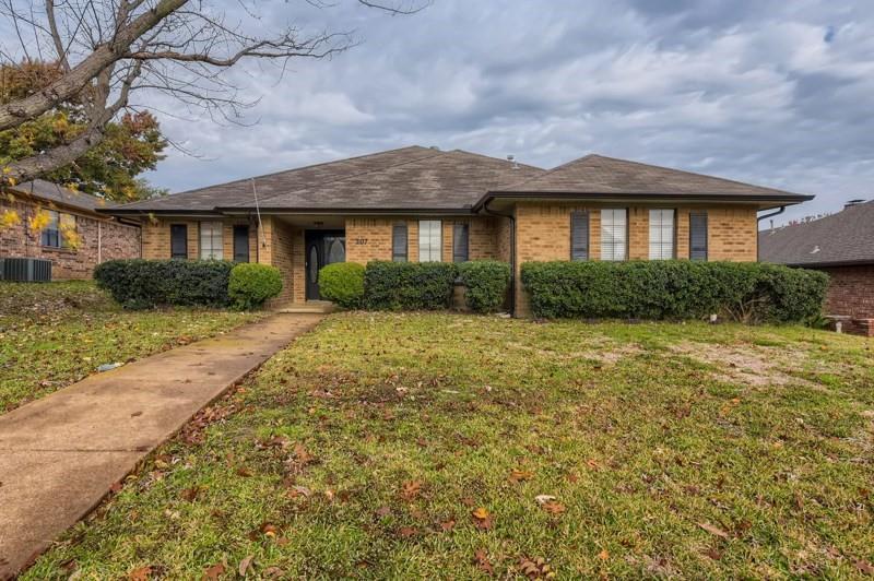 Property Photo:  207 Tanglewood Drive  TX 75098 