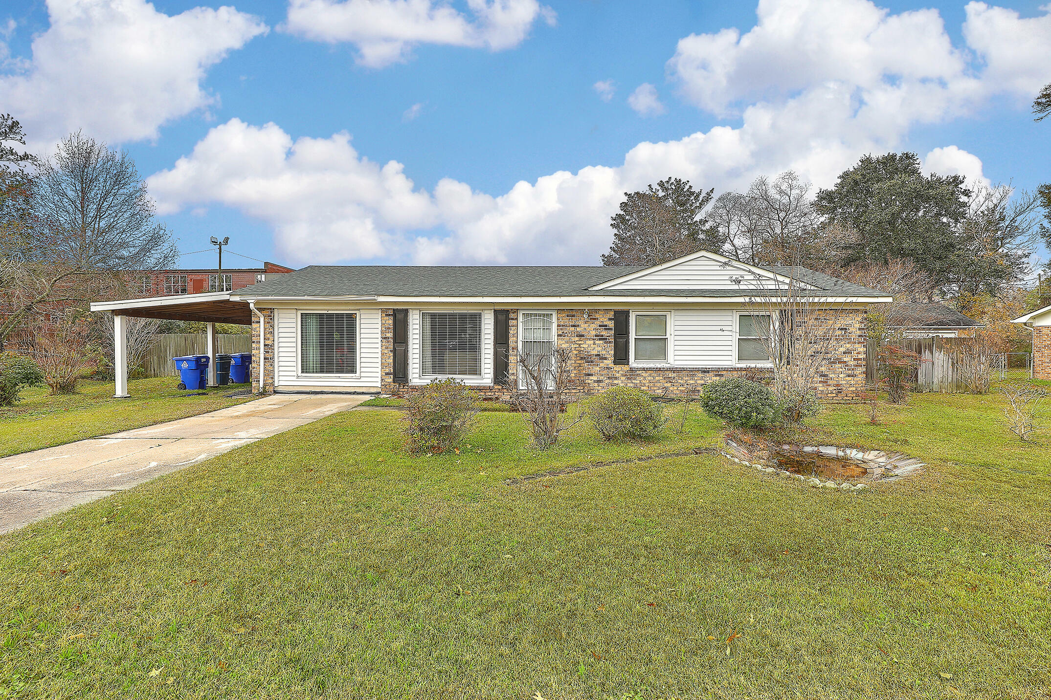 Property Photo: 1728 Boone Hall Drive SC 29407