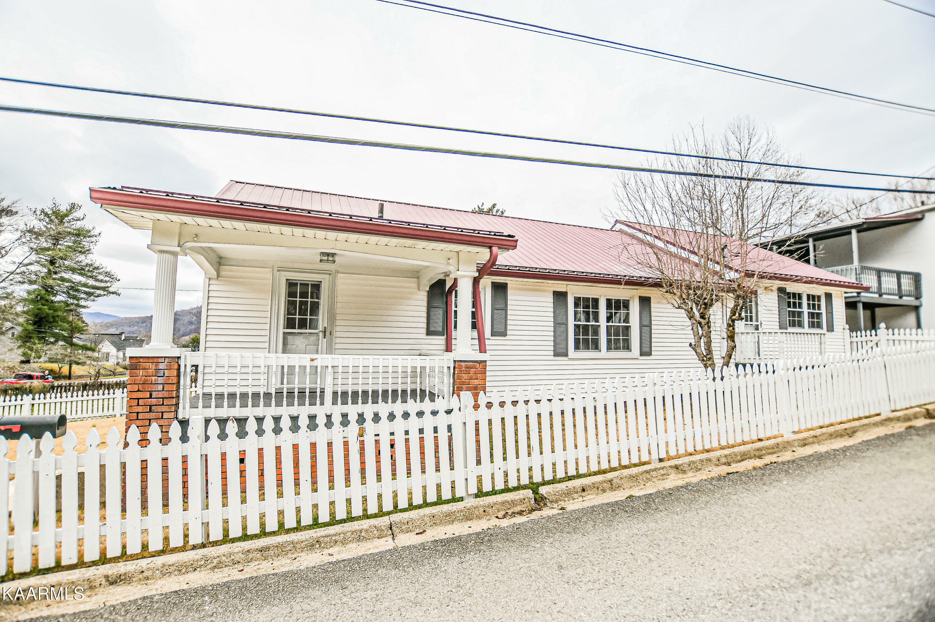 Property Photo:  595 Cumberland Ave  TN 37762 