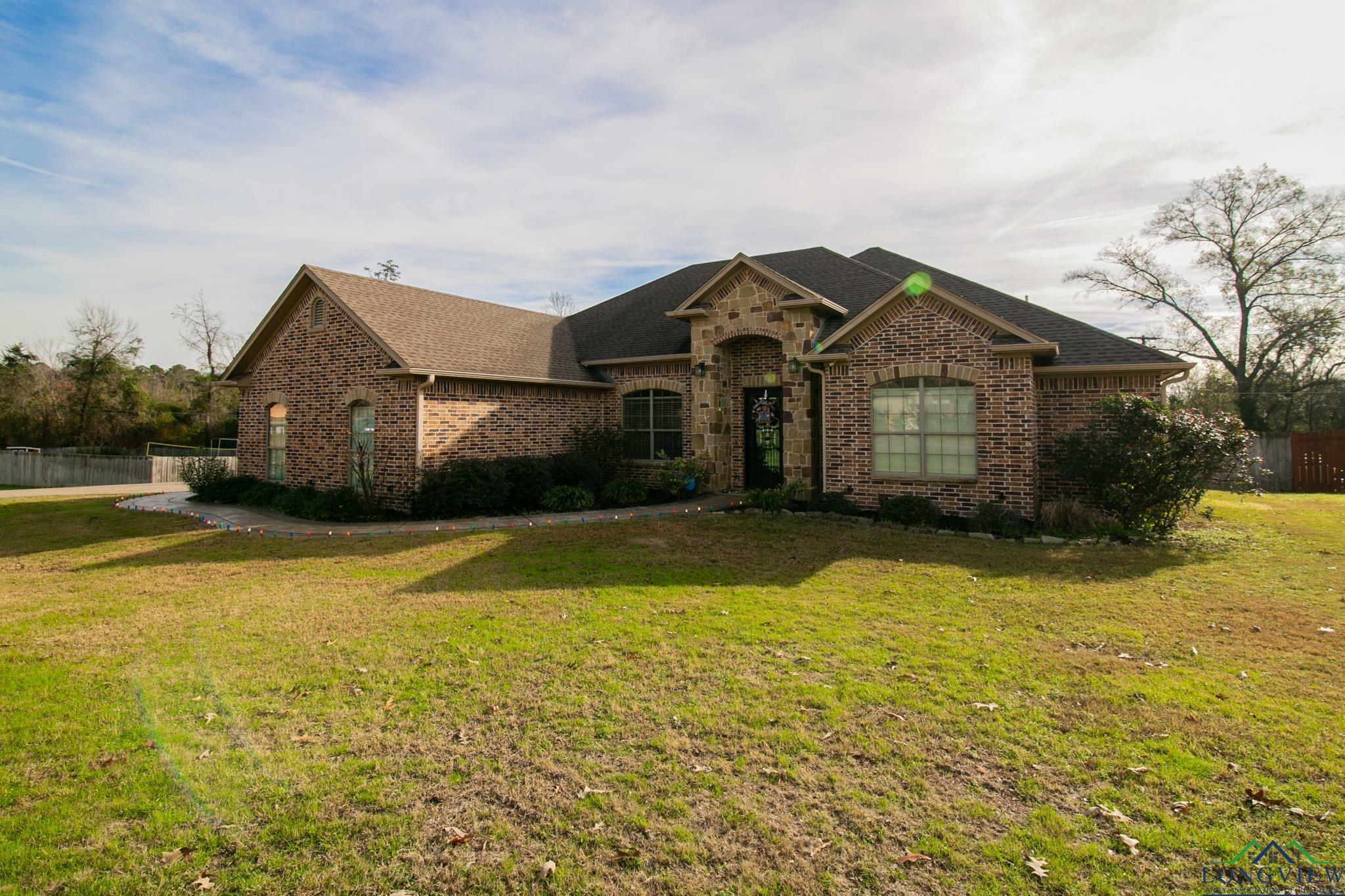 Property Photo:  130 Towering Oaks Ln.  TX 75602 