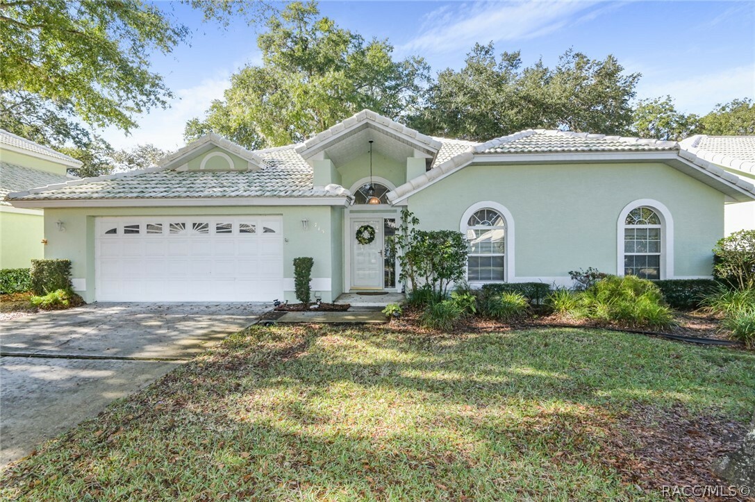 Property Photo:  715 Balmoral Court  FL 34453 