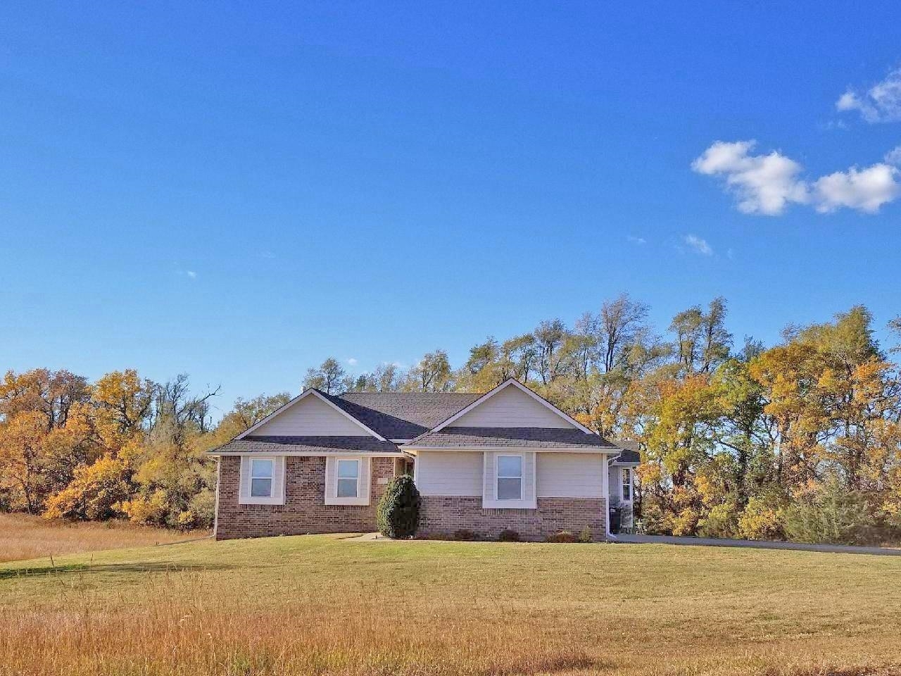 Property Photo: 1067 NE 70 Ave KS 67068