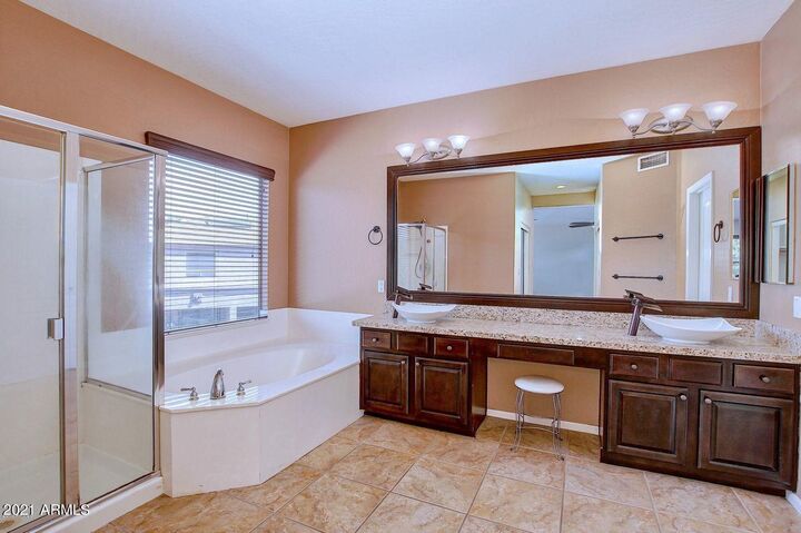 Property Photo: 562 N Danielson Way AZ 85225