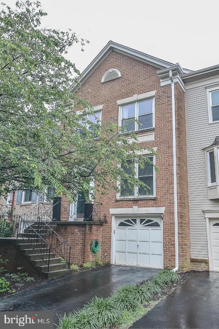 Property Photo: 14326 Winding Woods Court VA 20120