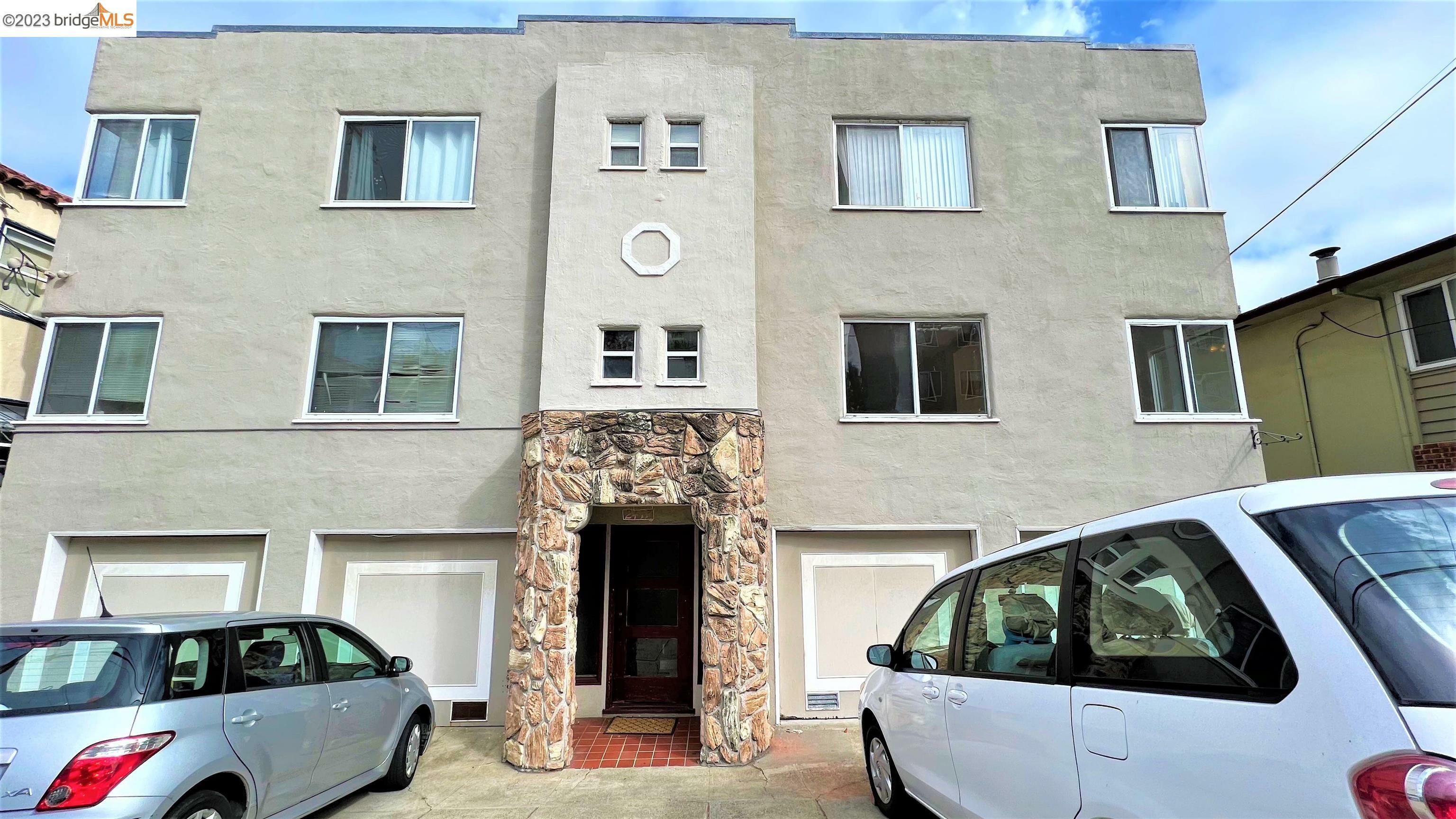 Property Photo:  2417 Ivy Dr 3  CA 94606 