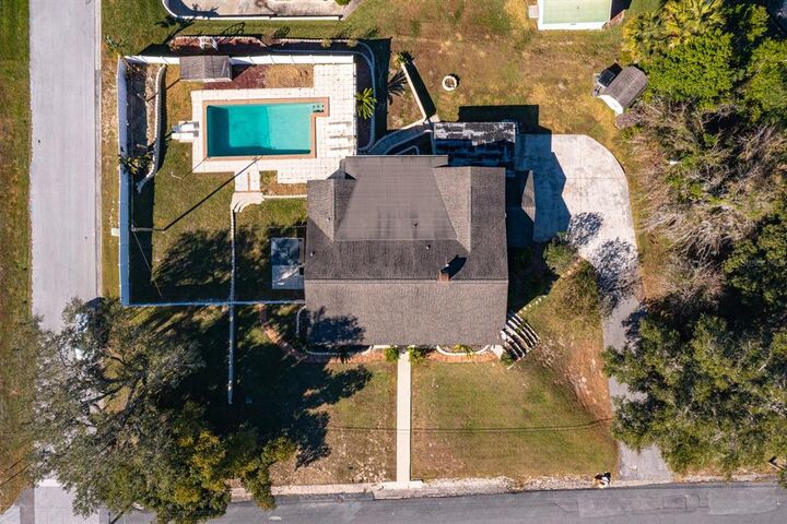 Property Photo:  950 S Main Avenue  FL 34736 