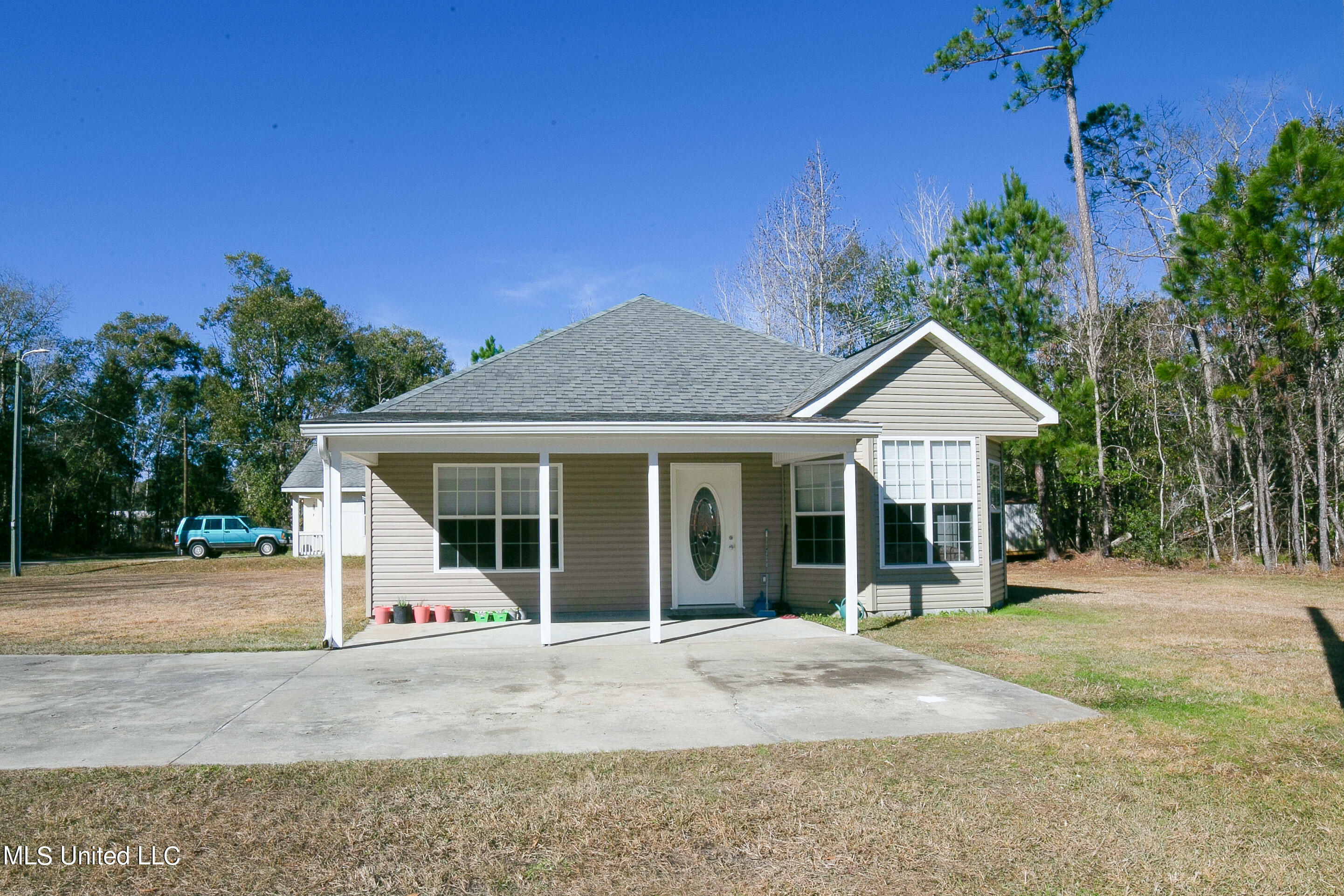 6090 E Perry Street  Bay Saint Louis MS 39520 photo