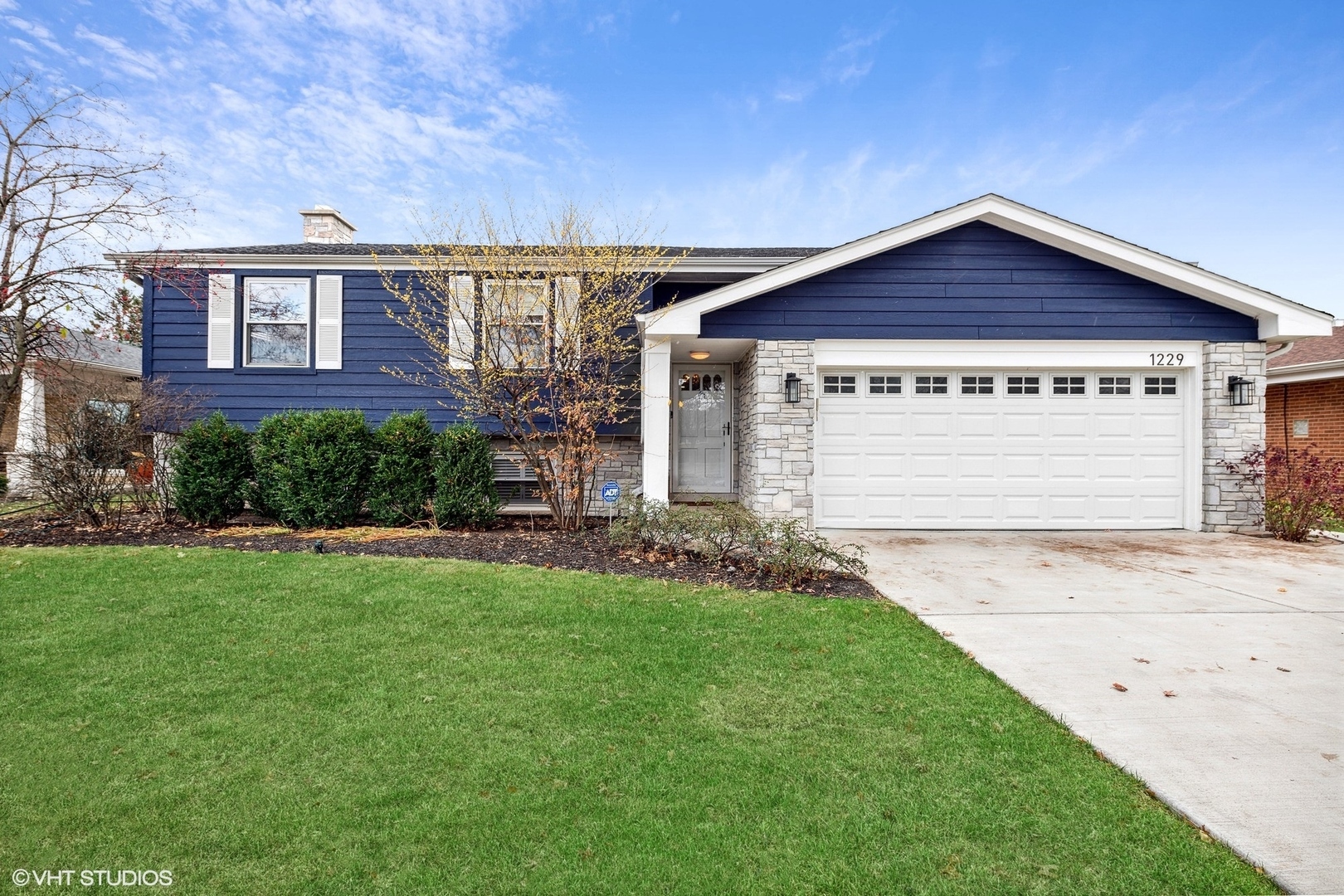 Property Photo:  1229 Bonita Drive  IL 60068 