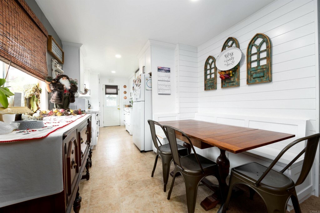 Property Photo: 398 Delta Ln CA 92083