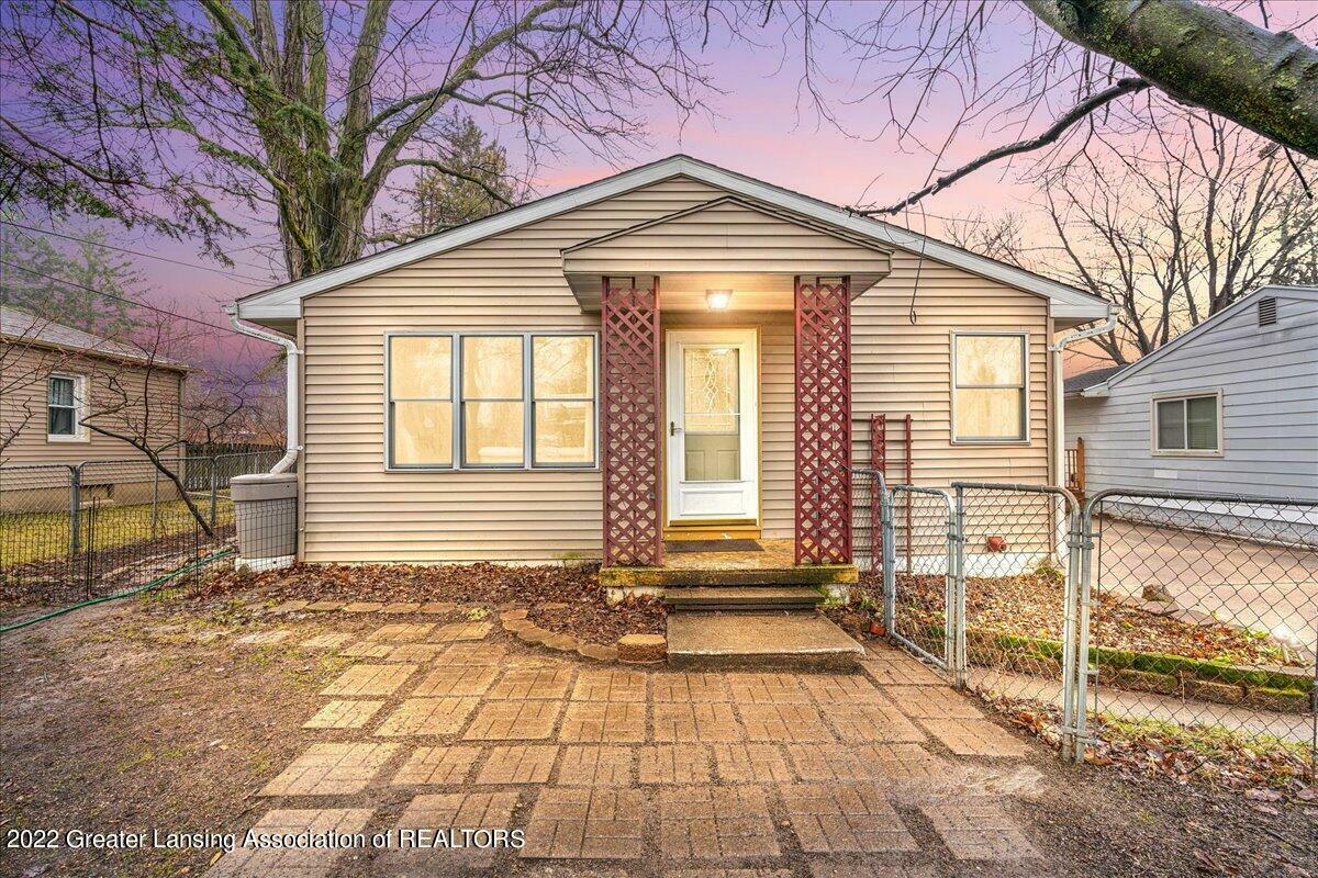 Property Photo:  2613 Lafayette Avenue  MI 48906 