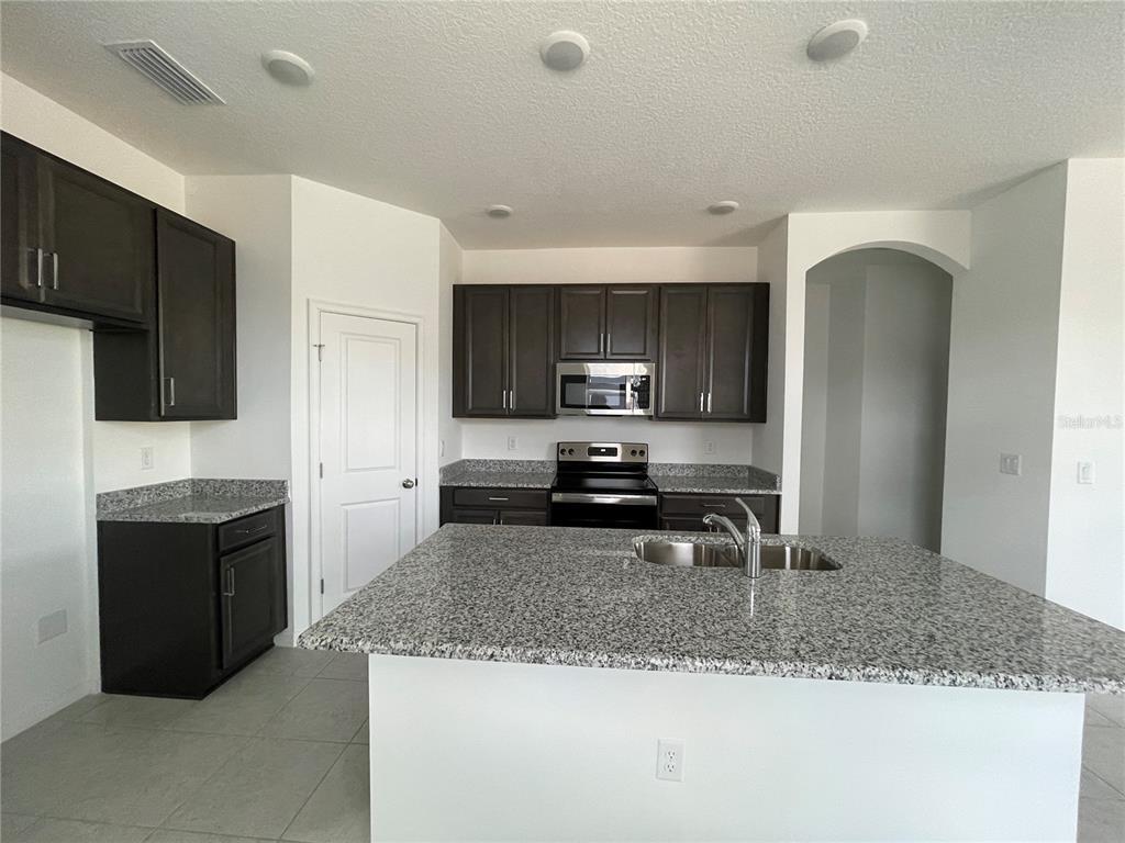 Property Photo:  6533 Great Bear Drive  FL 33805 