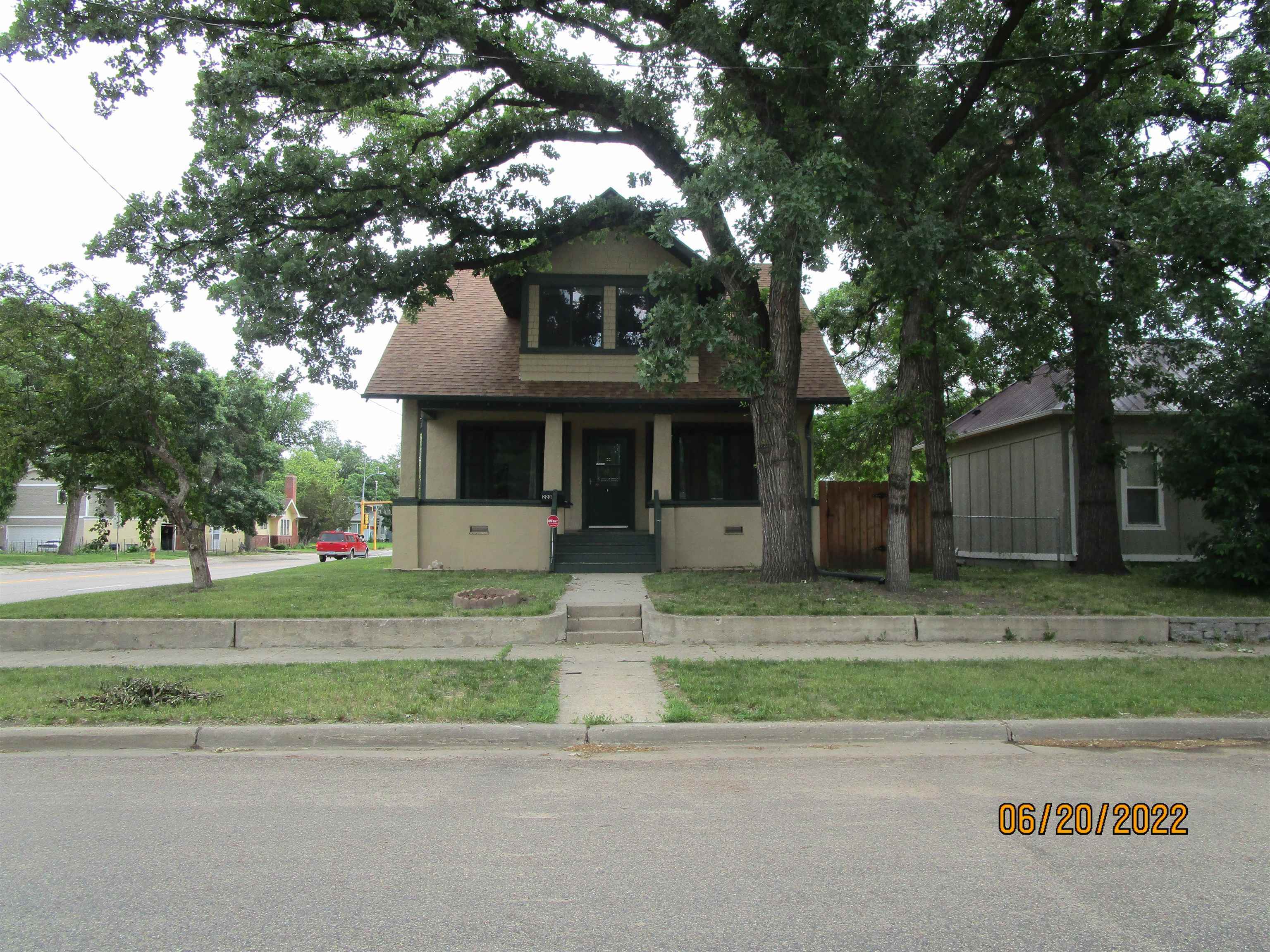 Property Photo:  220 7th St NW  ND 58703 