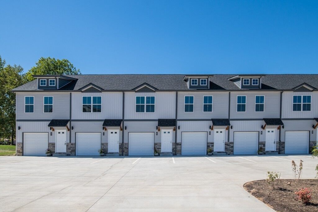 Property Photo:  220 Drayton Drive F  TN 37042 