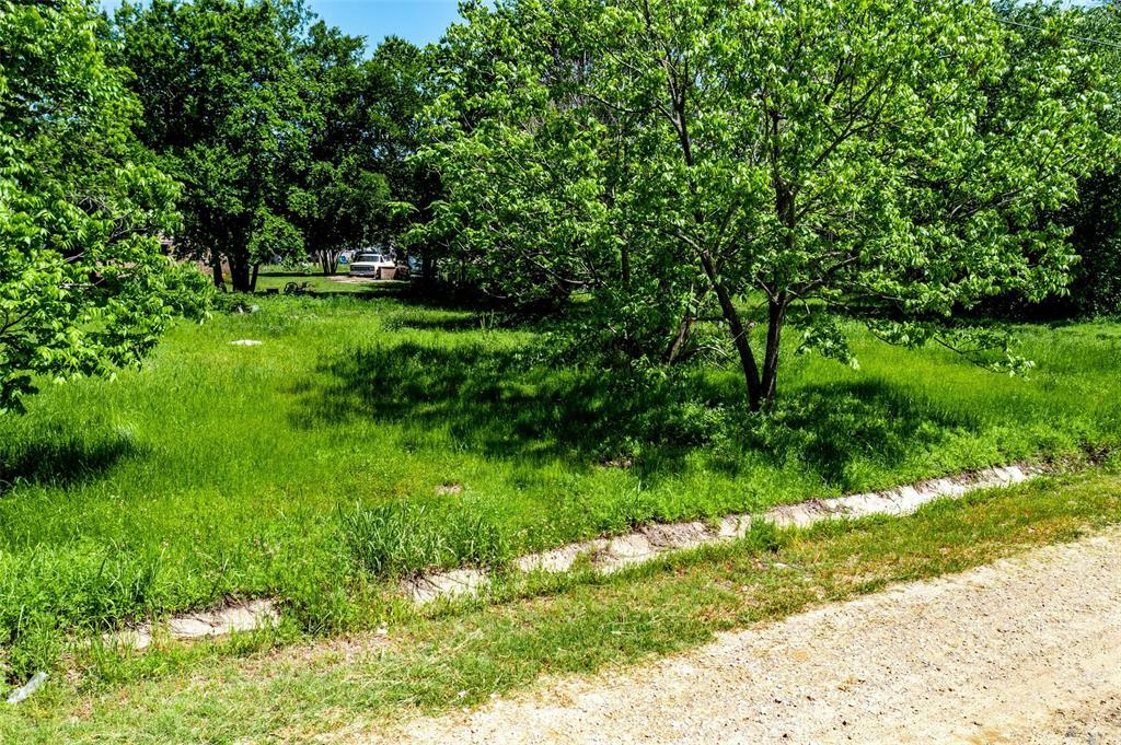 Property Photo:  551 SE 1st  TX 75432 