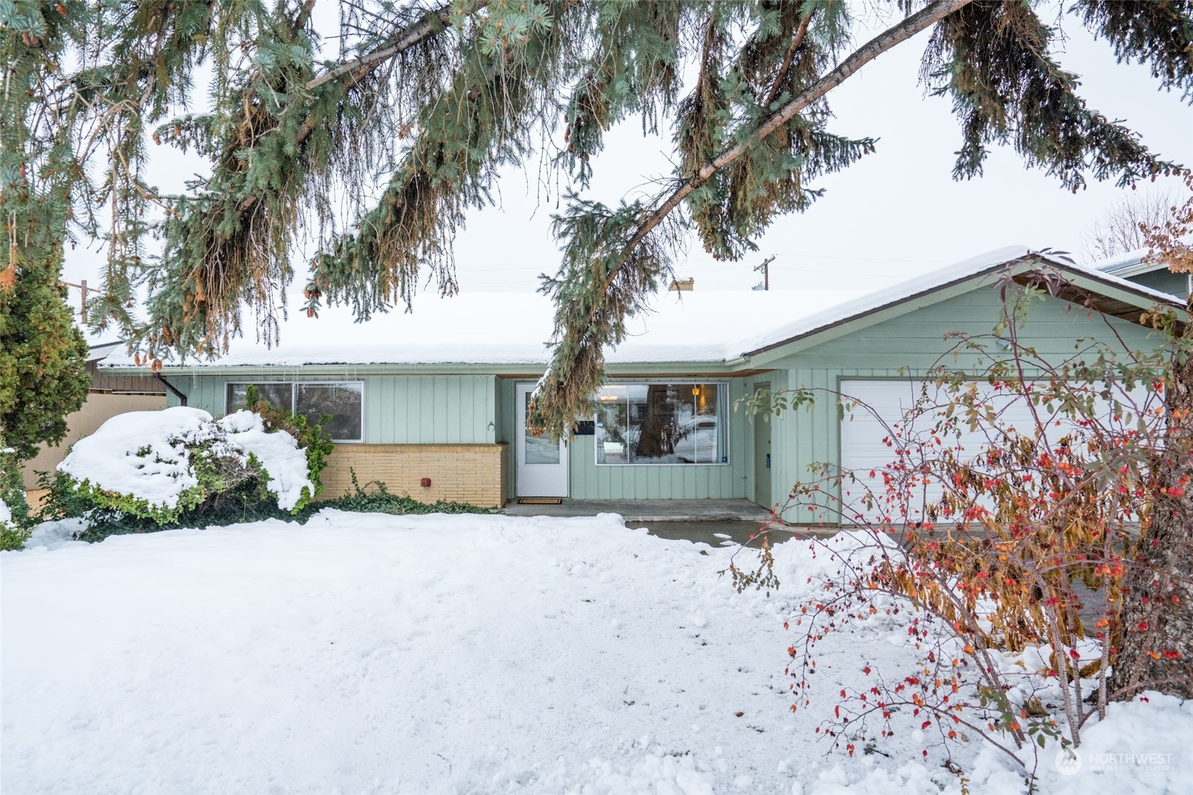 Property Photo:  1115 Rosewood Avenue  WA 98801 