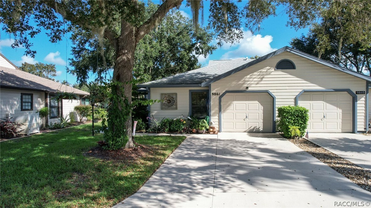 Property Photo:  9861 E Pebble Creek Court  FL 34450 