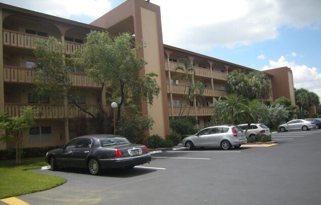 Property Photo:  1802 Eleuthera Point D1  FL 33066 