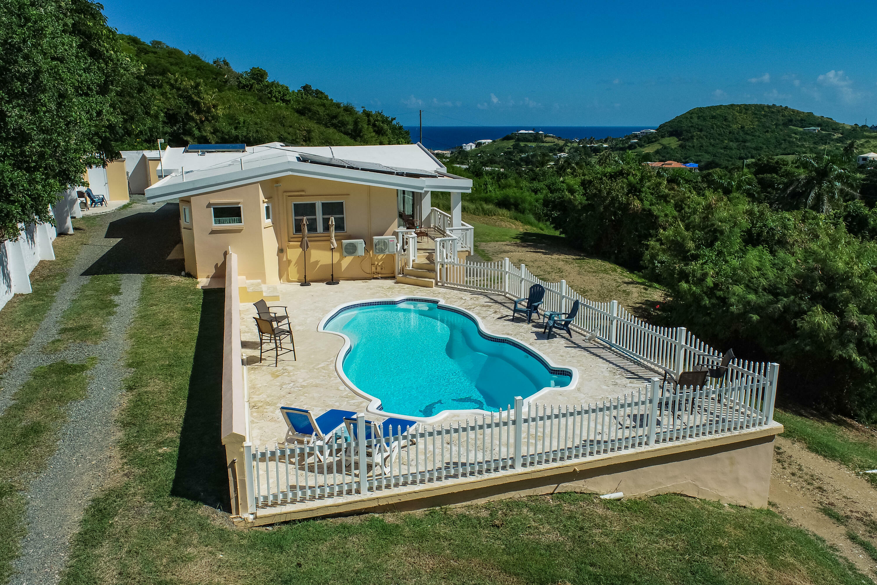 Property Photo: 221 Judiths Fancy Qu VI 00820