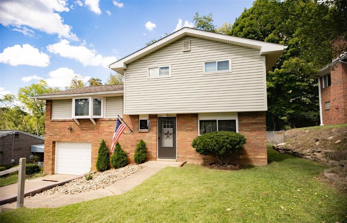 Property Photo:  207 Circle Dr  PA 15131 