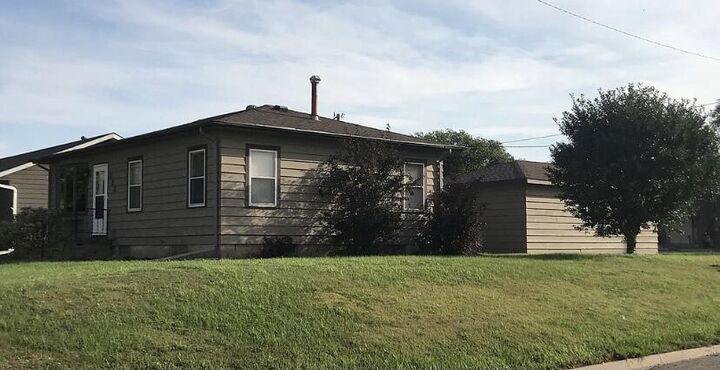 Property Photo: 323 S Vivian SD 57401