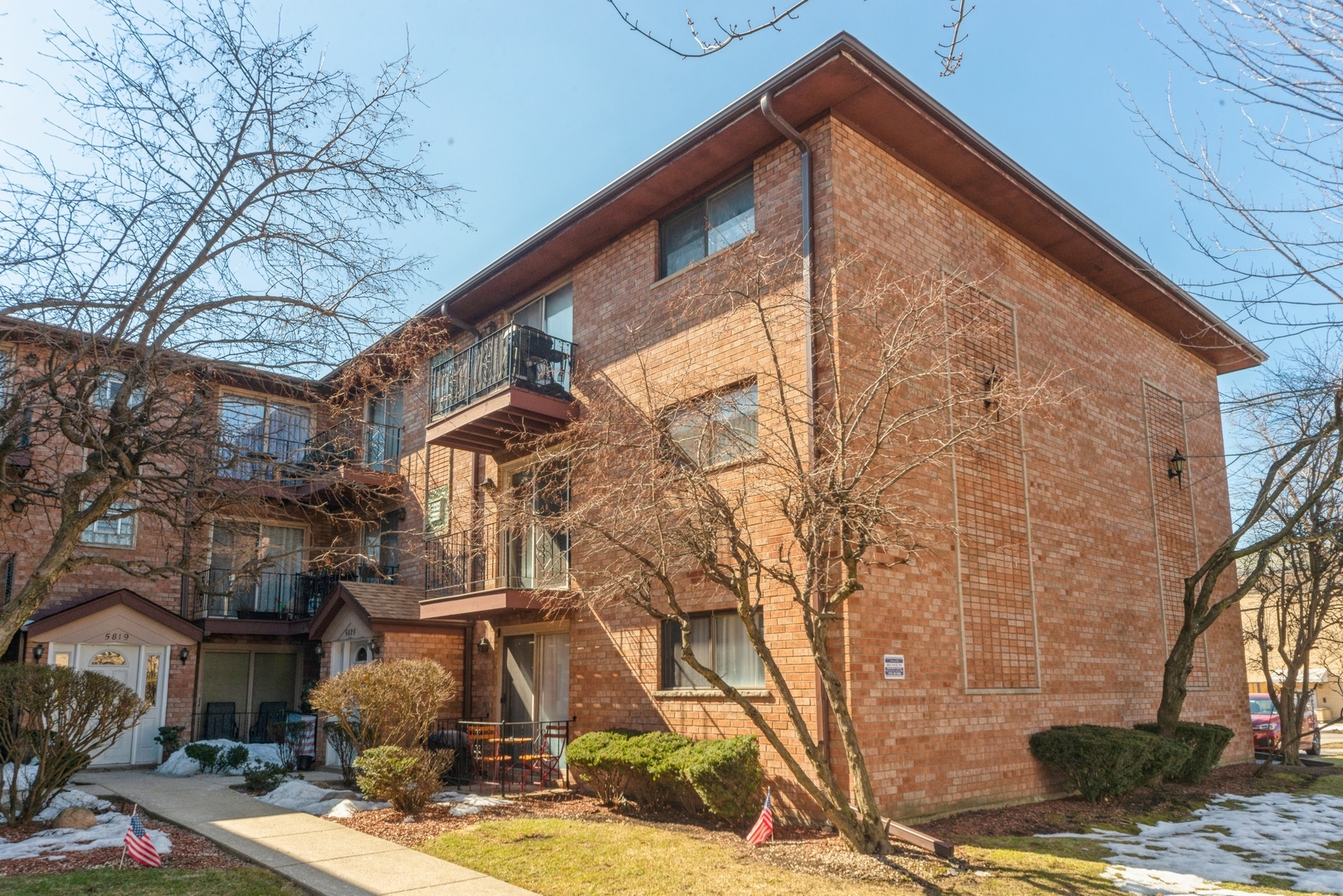 Property Photo:  5825 W Higgins Avenue 2A  IL 60630 