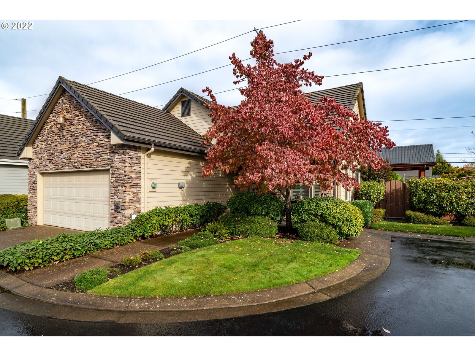 Property Photo:  2097 Lake Wind Dr  OR 97408 