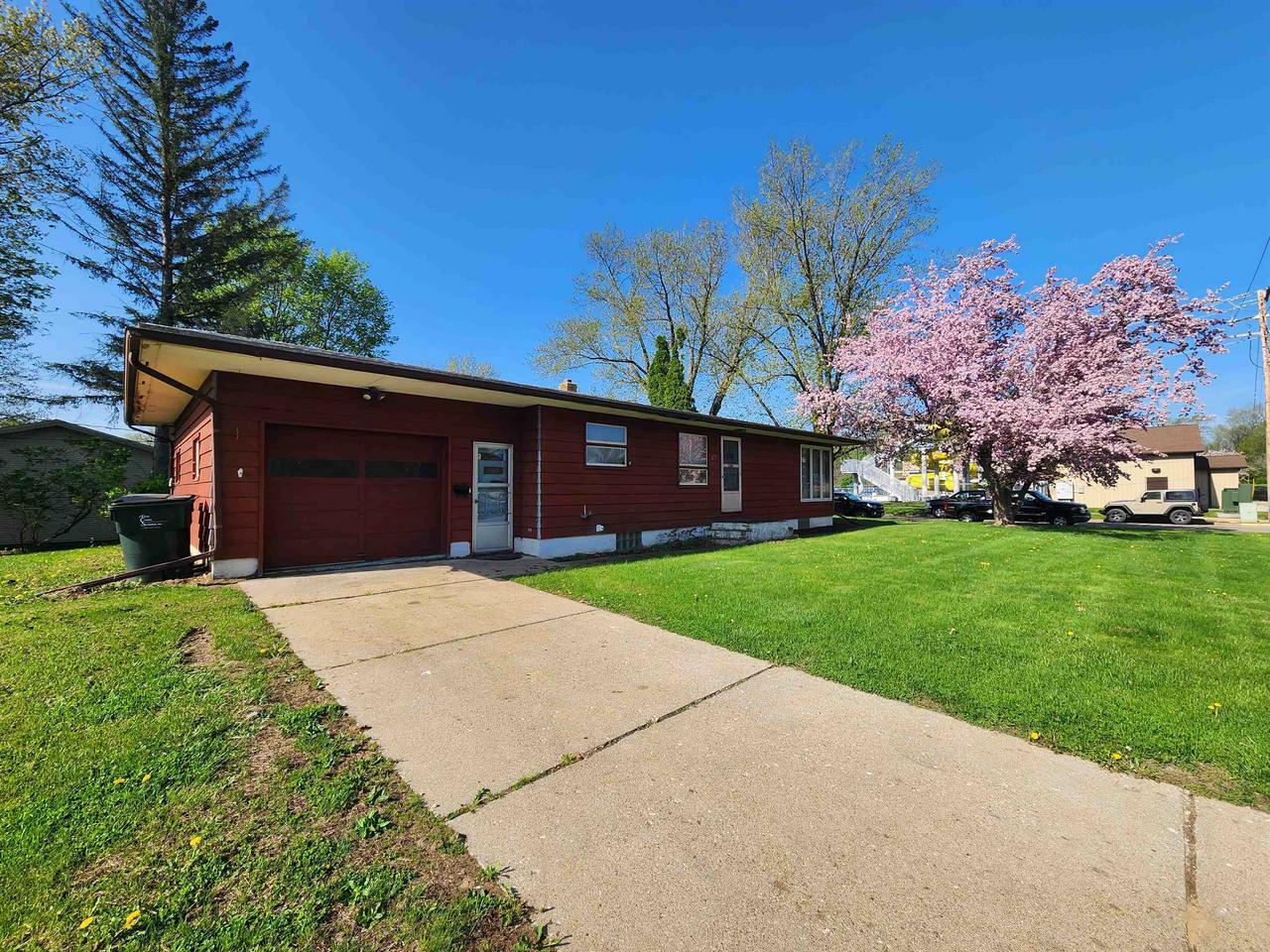 Property Photo:  273 West 8th Street  WI 53581 