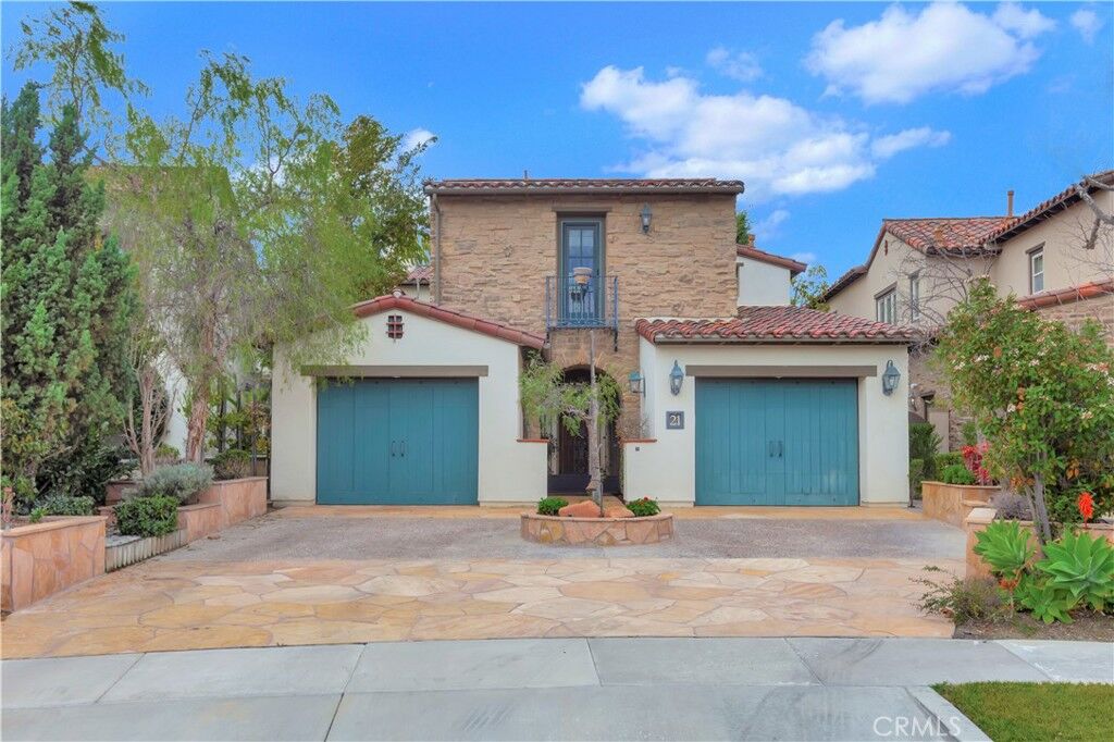Property Photo:  21 Arches  CA 92603 